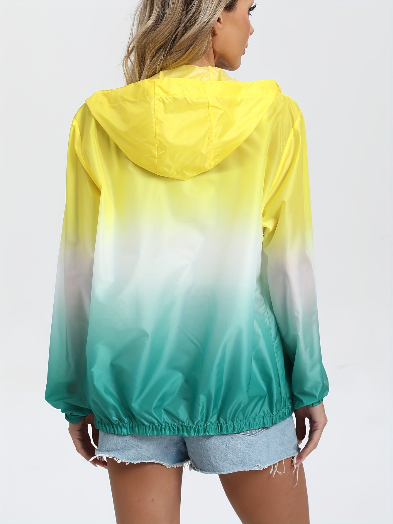 Women'S Lightweight Hooded Jacket with Gradient Color, Printed Design, And Zippered Pockets for Outdoor Use.