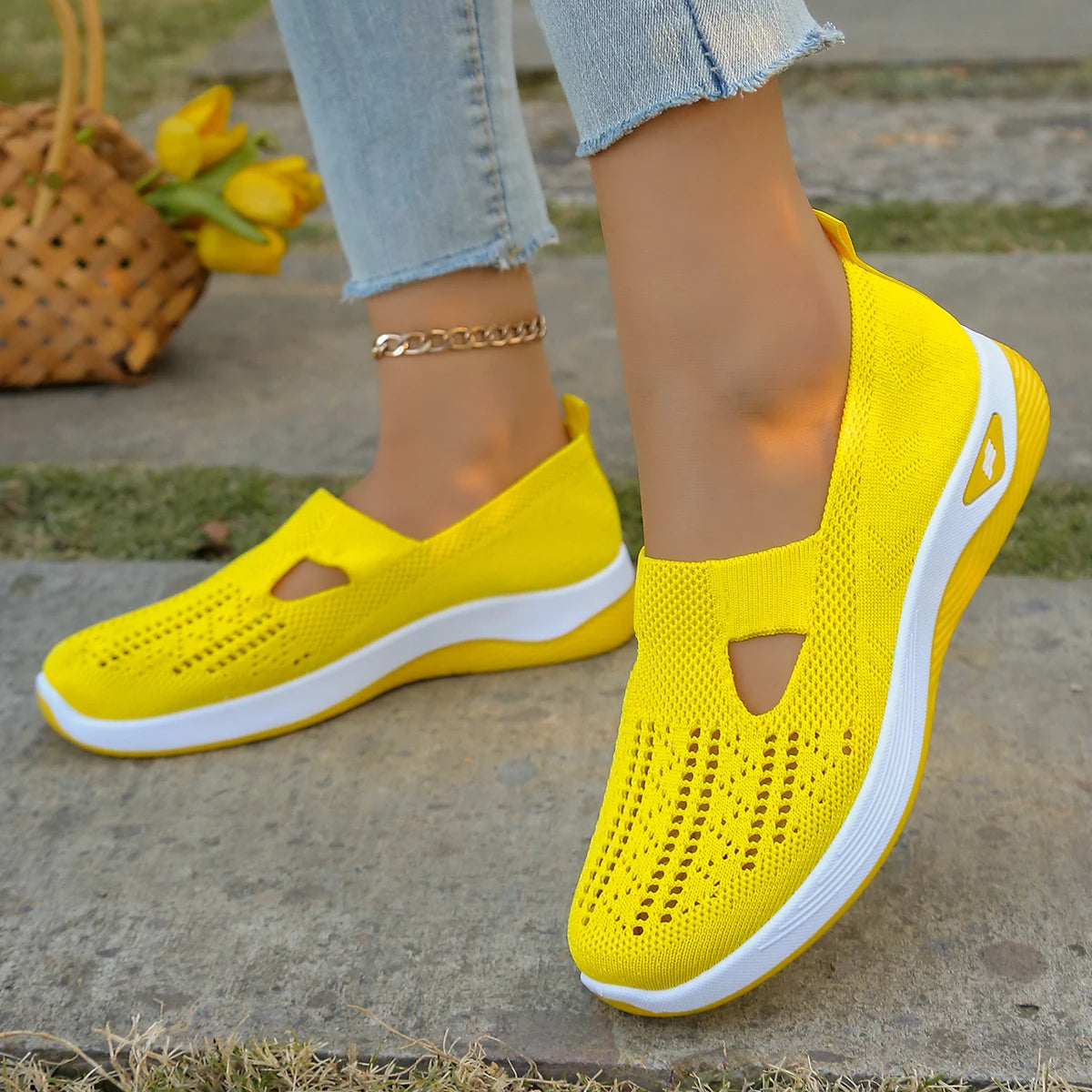 Women's shoes, women's sports shoes, summer flying woven mesh soft sole breathable sports shoes